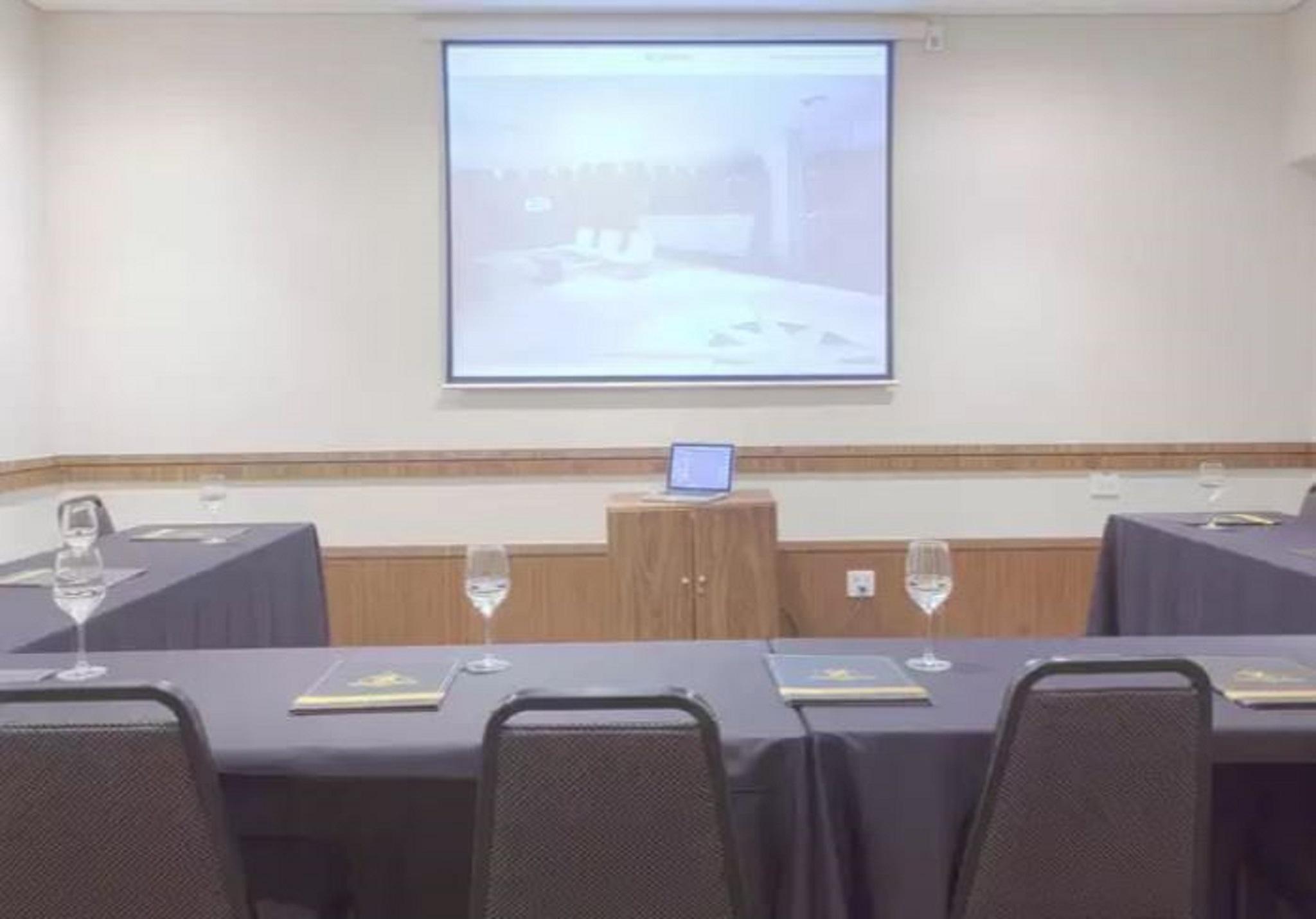 Royal Boutique Savassi Hotel Belo Horizonte Esterno foto A projection screen in a meeting room