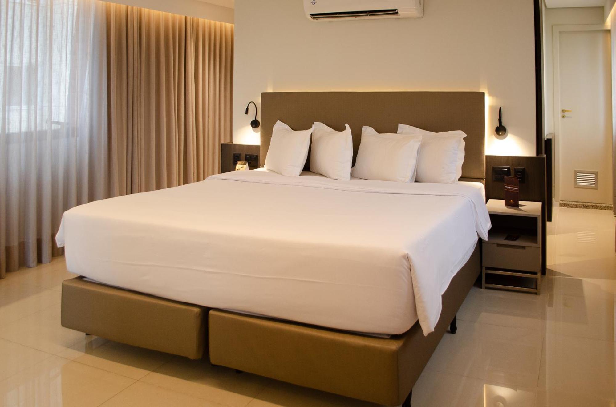 Royal Boutique Savassi Hotel Belo Horizonte Esterno foto A king bed